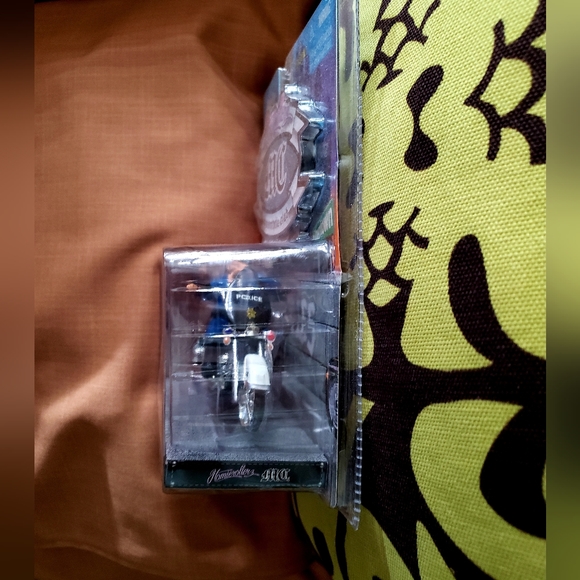 Homierollerz Officer Placa and Pork Chop - Picture 6 of 8